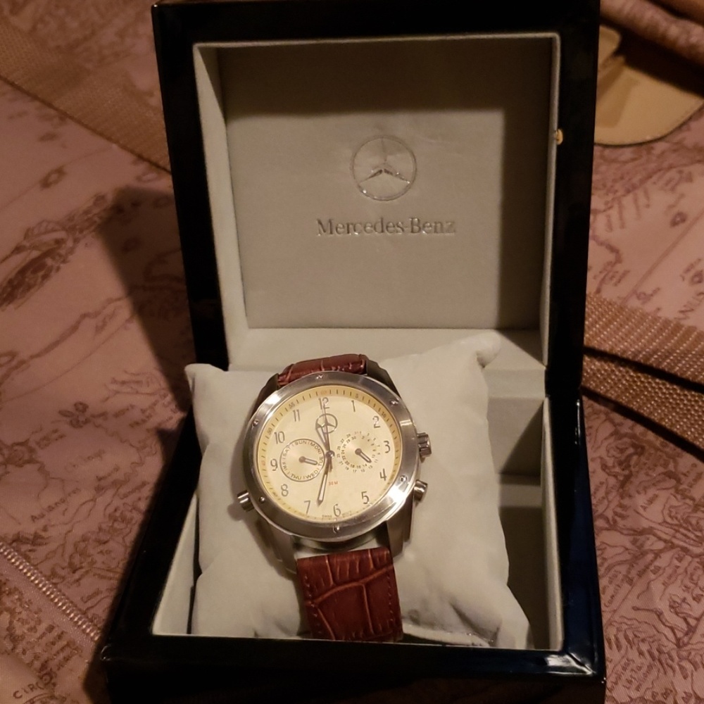 Mercedes Benz Watch in Box Worn 1x New Condition